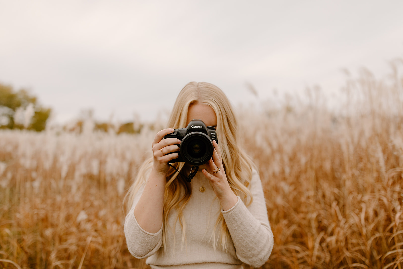 girl with camear